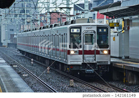 Electric train  142161149