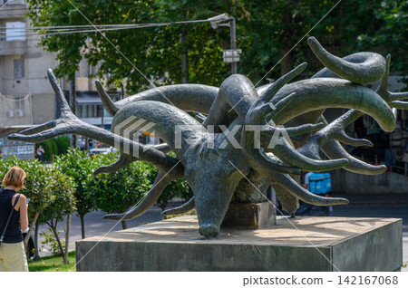 Intricate bronze sculpture on a sunny afternoon in a bustling city park Intricate bronze sculpture on a sunny afternoon in a bustling city park 142167068