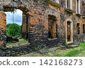 Doors and windows in the stone ruins 142168273