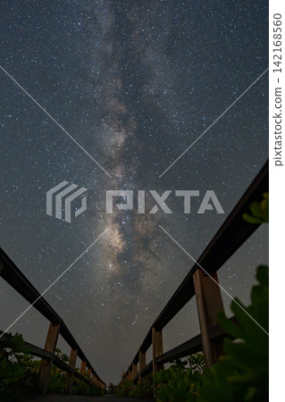 Summer starry sky of Miyako Island Summer starry sky of Miyako Island 142168560