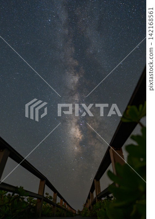 Summer starry sky of Miyako Island Summer starry sky of Miyako Island 142168561