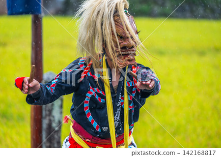 Haha-ga-ura Men-Furiyu - A traditional performing art of Kashima, Saga Prefecture. Haha-ga-ura Men-Furiyu - A traditional performing art of Kashima, Saga Prefecture. 142168817