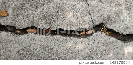 Deep horizontal cracks in weathered concrete Deep horizontal cracks in weathered concrete 142170994