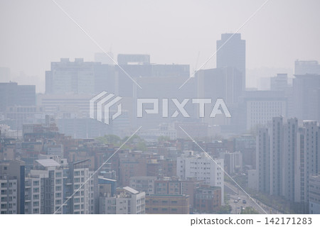 Thick smog and pollution covering cityscape of Seoul capital, of South Korea Thick smog and pollution covering cityscape of Seoul capital, of South Korea 142171283