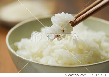 freshly cooked white rice freshly cooked white rice 142171451
