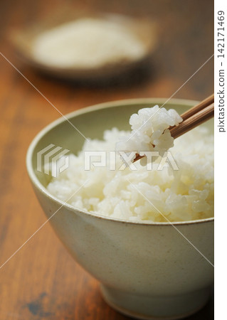 剛煮好的白飯 剛煮好的白飯 142171469