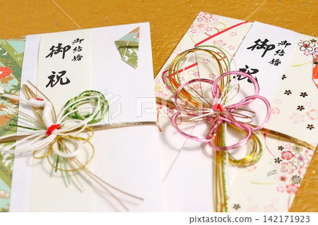 一個精美的祝賀信封 一個精美的祝賀信封 142171923