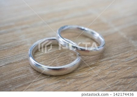 Pairing placed against a wood-grain background Pairing placed against a wood-grain background 142174436