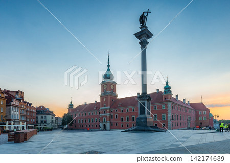 Warsaw Royal Castle and Sigismund Column at Sunset Warsaw Royal Castle and Sigismund Column at Sunset 142174689