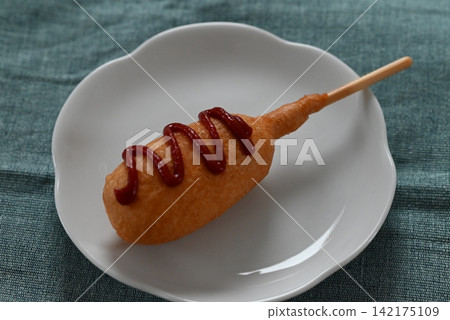 Delicious American hot dogs Delicious American hot dogs 142175109