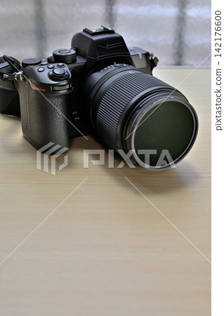 Mirror-less camera Mirror-less camera 142176600
