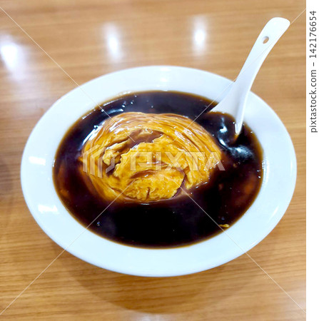 美味的天津飯配黑豆醬 美味的天津飯配黑豆醬 142176654