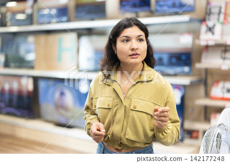 Young woman doing shopping at consumer electronics supermarket Young woman doing shopping at consumer electronics supermarket 142177248
