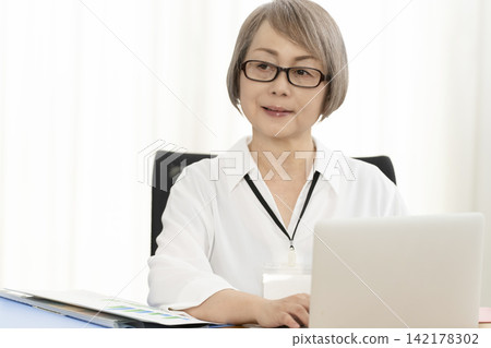 Senior women working in an office Senior women working in an office 142178302