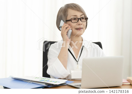 Senior women working in an office Senior women working in an office 142178316