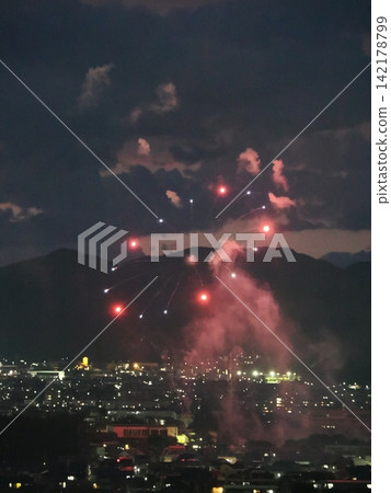 從弘法山看到的夏季煙火 從弘法山看到的夏季煙火 142178799