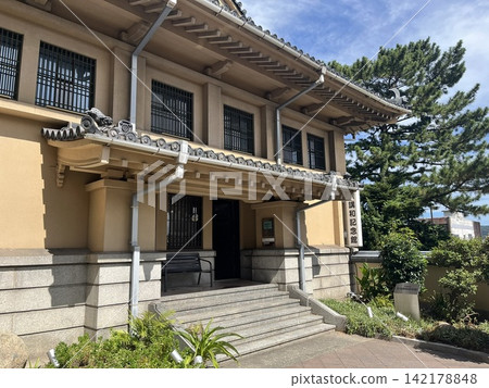 Exterior view of the Sino-Japanese Peace Treaty Memorial Hall | Shimonoseki City, Yamaguchi Prefecture, within the grounds of Shunpanro Hotel Exterior view of the Sino-Japanese Peace Treaty Memorial Hall | Shimonoseki City, Yamaguchi Prefecture, within the grounds of Shunpanro Hotel 142178848