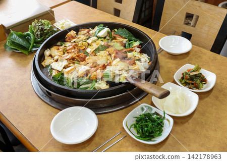 Spicy Korean Chicken Stir Fry Dakgalbi with Vegetables on Iron Pan Spicy Korean Chicken Stir Fry Dakgalbi with Vegetables on Iron Pan 142178963