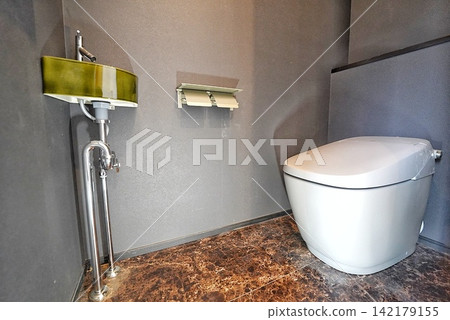 A clean toilet in a newly built house A clean toilet in a newly built house 142179155