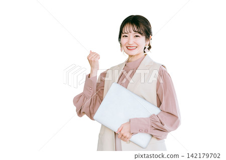 帶筆記型電腦的時尚女性/設計師/女商人 帶筆記型電腦的時尚女性/設計師/女商人 142179702