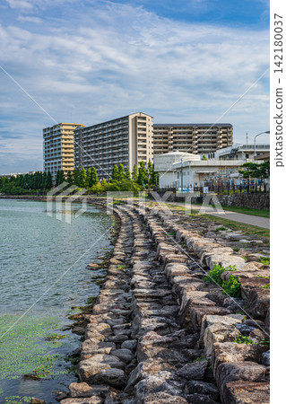 Apartment building on the shores of Lake Biwa, Otsu City, Shiga Prefecture 142180037