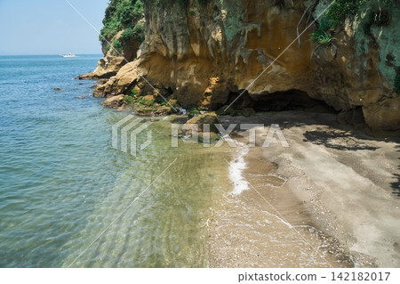 Waves crashing against the clear bay and sea caves of Sarushima Island, Yokosuka City, Kanagawa Prefecture. Waves crashing against the clear bay and sea caves of Sarushima Island, Yokosuka City, Kanagawa Prefecture. 142182017