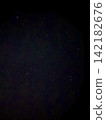 黑暗中閃耀的星星 142182676