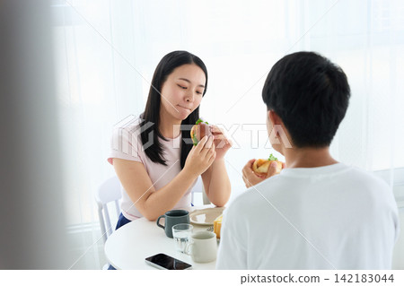 Young men and women eating a light meal Young men and women eating a light meal 142183044