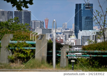 神戶「針眼」景點(觀景點標誌:可欣賞神戶典型景色的風景名勝,海賀山公園31號) 神戶「針眼」景點(觀景點標誌:可欣賞神戶典型景色的風景名勝,海賀山公園31號) 142183912