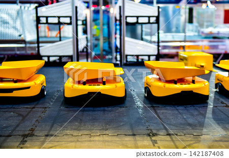Fleet of automated sorting robots in smart warehouse system for efficient logistics and distribution Fleet of automated sorting robots in smart warehouse system for efficient logistics and distribution 142187408