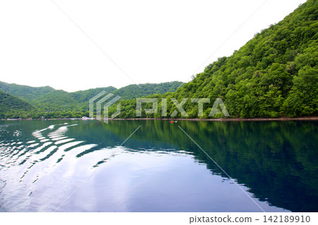支笏湖、姬增(陸封鮭)、山船鐵路橋、支笏湖觀光船、火山口湖、北海道觀光、支洞爺國立公園、水下觀光船 支笏湖、姬增(陸封鮭)、山船鐵路橋、支笏湖觀光船、火山口湖、北海道觀光、支洞爺國立公園、水下觀光船 142189910