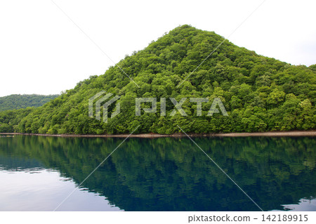 支笏湖、姬增(陸封鮭)、山船鐵路橋、支笏湖觀光船、火山口湖、北海道觀光、支洞爺國立公園、水下觀光船 支笏湖、姬增(陸封鮭)、山船鐵路橋、支笏湖觀光船、火山口湖、北海道觀光、支洞爺國立公園、水下觀光船 142189915