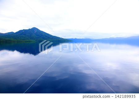 支笏湖、姬增(陸封鮭)、山船鐵路橋、支笏湖觀光船、火山口湖、北海道觀光、支洞爺國立公園、水下觀光船 支笏湖、姬增(陸封鮭)、山船鐵路橋、支笏湖觀光船、火山口湖、北海道觀光、支洞爺國立公園、水下觀光船 142189935
