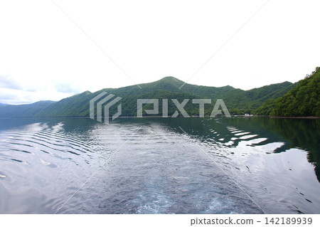 支笏湖、姬增(陸封鮭)、山船鐵路橋、支笏湖觀光船、火山口湖、北海道觀光、支洞爺國立公園、水下觀光船 支笏湖、姬增(陸封鮭)、山船鐵路橋、支笏湖觀光船、火山口湖、北海道觀光、支洞爺國立公園、水下觀光船 142189939
