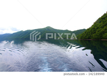 支笏湖、姬增(陸封鮭)、山船鐵路橋、支笏湖觀光船、火山口湖、北海道觀光、支洞爺國立公園、水下觀光船 支笏湖、姬增(陸封鮭)、山船鐵路橋、支笏湖觀光船、火山口湖、北海道觀光、支洞爺國立公園、水下觀光船 142189940