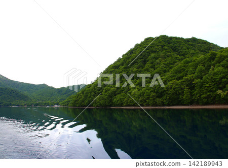 支笏湖、姬增（陸封鮭）、山船鐵路橋、支笏湖觀光船、火山口湖、北海道觀光、支洞爺國立公園、水下觀光船 142189943