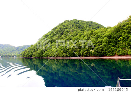 支笏湖、姬增(陸封鮭)、山船鐵路橋、支笏湖觀光船、火山口湖、北海道觀光、支洞爺國立公園、水下觀光船 支笏湖、姬增(陸封鮭)、山船鐵路橋、支笏湖觀光船、火山口湖、北海道觀光、支洞爺國立公園、水下觀光船 142189945
