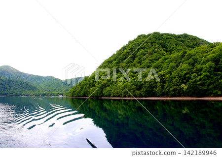 支笏湖、姬增(陸封鮭)、山船鐵路橋、支笏湖觀光船、火山口湖、北海道觀光、支洞爺國立公園、水下觀光船 支笏湖、姬增(陸封鮭)、山船鐵路橋、支笏湖觀光船、火山口湖、北海道觀光、支洞爺國立公園、水下觀光船 142189946