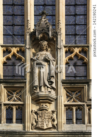 Statue on Bath Abbey in the City of Bath in Somerset in the southwest of England Statue on Bath Abbey in the City of Bath in Somerset in the southwest of England 142190241