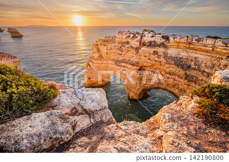 Sunrise View of Praia da Marinha Sea Arch Sunrise View of Praia da Marinha Sea Arch 142190800
