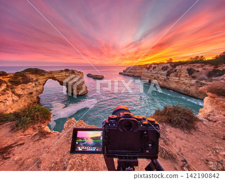 Dramatic Sunset at Arco de Albandeira With Atlantic Glow Dramatic Sunset at Arco de Albandeira With Atlantic Glow 142190842