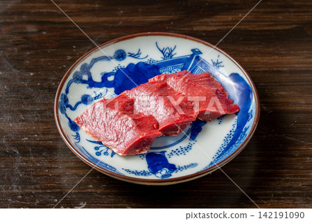 Fresh, odorless beef heart Fresh, odorless beef heart 142191090
