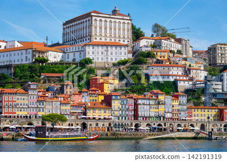 Ribeira Porto hillside with rabelo boat on the Douro River Ribeira Porto hillside with rabelo boat on the Douro River 142191319