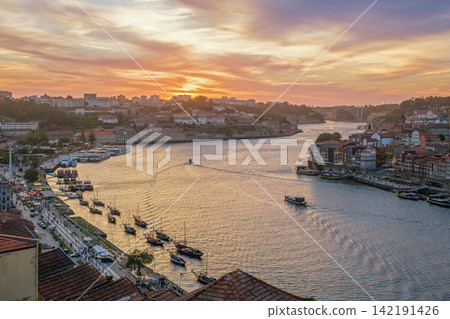 Douro River sunset view in Porto with moored rabelo boats at sunset Douro River sunset view in Porto with moored rabelo boats at sunset 142191426