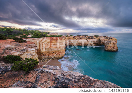 Praia de Albandeira beach ocean sunrise Arco de Albandeira Algarve Portugal 142191556