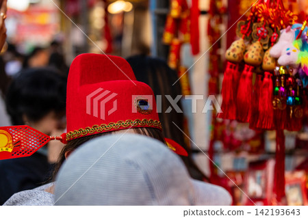 The shops on Dihua Street are filled with red New Year decorations. 142193643