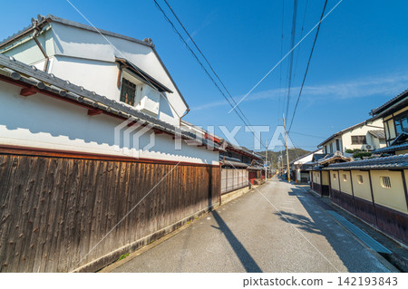[Important Preservation District for Groups of Traditional Buildings] Spring Scenery of Nagahara-cho Street, Hachiman, Omihachiman City, Shiga Prefecture (Part 4) 142193843