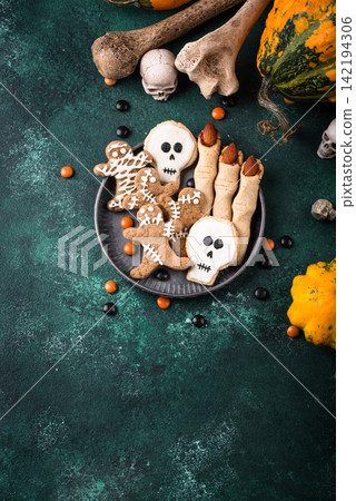 Halloween scary gingerbread cookies for party Halloween scary gingerbread cookies for party 142194306