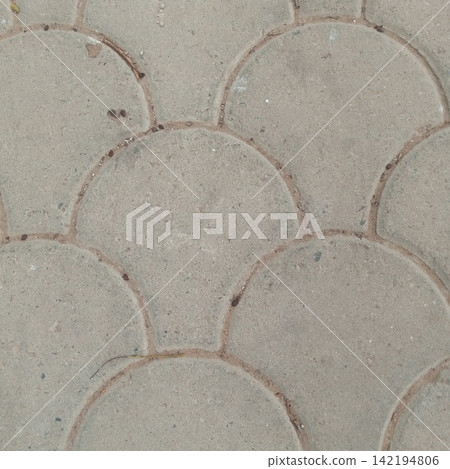 Background texture of grey concrete paving stones arranged in an elegant overlapping fan or scallop pattern on a walkway Background texture of grey concrete paving stones arranged in an elegant overlapping fan or scallop pattern on a walkway 142194806