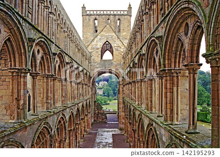 Ruin of Jedburgh Abbey in Scotland Ruin of Jedburgh Abbey in Scotland 142195293